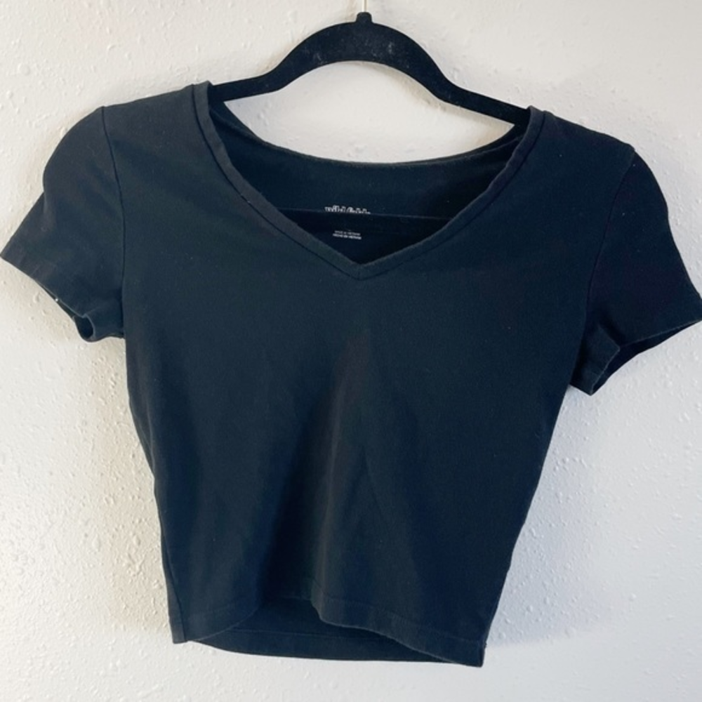 Wild‎ fable V-neck crop shirt xsmall